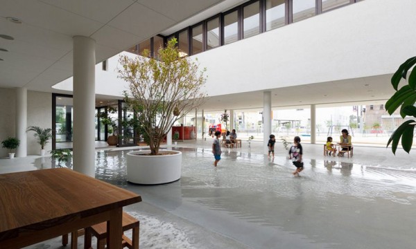 3069844_preschool-collects-rainwater-puddles-kids-play-dai-ichi-yochien-hibino-sekkei-6